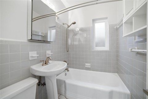 House in Fort Lauderdale, Florida 2 bedrooms, 77.29 sq.m. № 2082122 - photo 22
