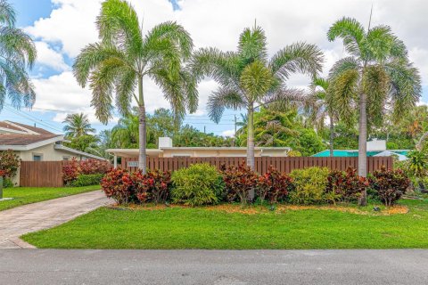 House in Fort Lauderdale, Florida 2 bedrooms, 77.29 sq.m. № 2082122