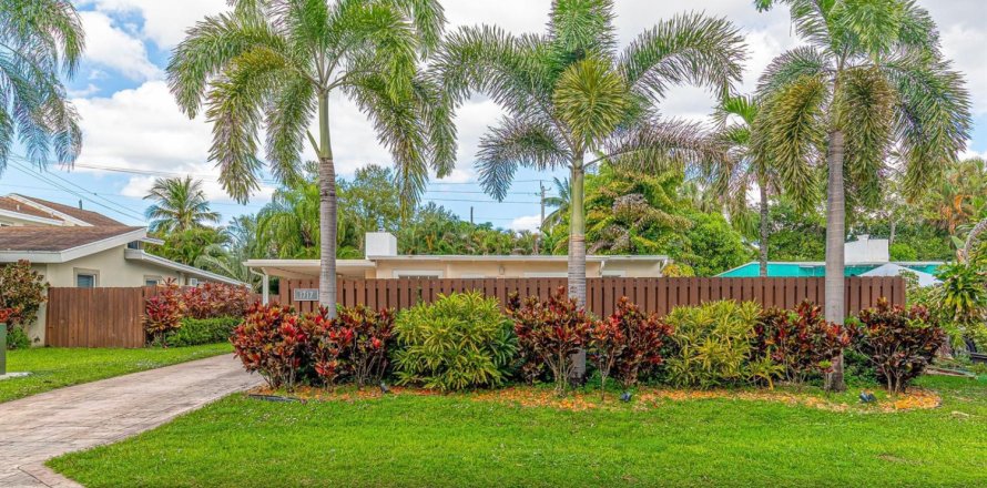 House in Fort Lauderdale, Florida 2 bedrooms, 77.29 sq.m. № 2082122