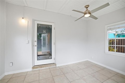 House in Fort Lauderdale, Florida 2 bedrooms, 77.29 sq.m. № 2082122 - photo 5
