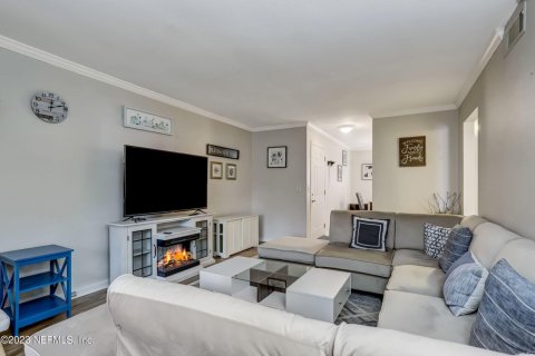 Condo in Jacksonville, Florida, 1 bedroom  № 843296 - photo 1