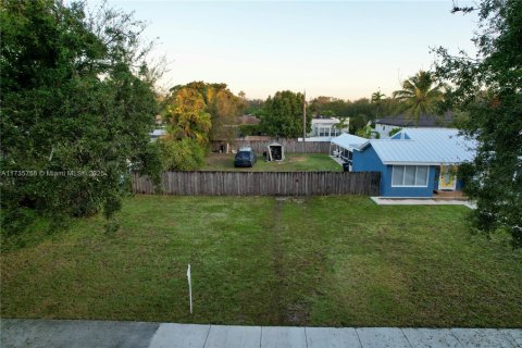 Terreno en venta en Miami Springs, Florida № 1812388 - foto 3