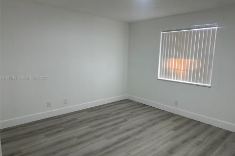 Condo in Davie, Florida, 2 bedrooms  № 1865770 - photo 12