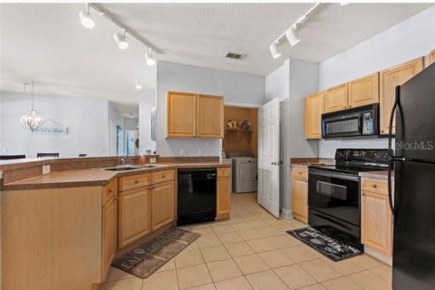 Condo in Davenport, Florida, 4 bedrooms № 2388979 - photo 2