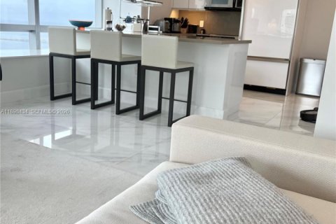 Condominio en alquiler en Miami, Florida, 2 dormitorios, 167.32 m2 № 2081597 - foto 5