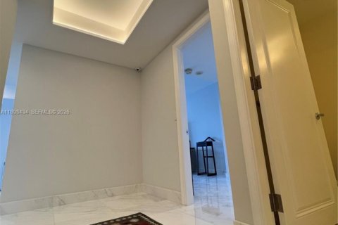 Condominio en alquiler en Miami, Florida, 2 dormitorios, 167.32 m2 № 2081597 - foto 14