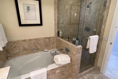 Condominio en alquiler en Miami, Florida, 2 dormitorios, 167.32 m2 № 2081597 - foto 27