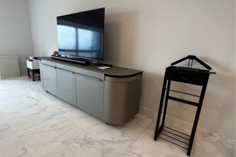 Condominio en alquiler en Miami, Florida, 2 dormitorios, 167.32 m2 № 2081597 - foto 20
