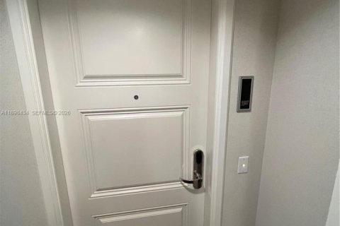 Condominio en alquiler en Miami, Florida, 2 dormitorios, 167.32 m2 № 2081597 - foto 9