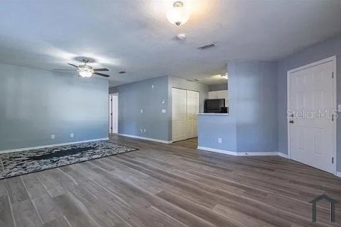 Villa ou maison à louer à Tampa, Floride: 3 chambres, 97.73 m2 № 2425427 - photo 2