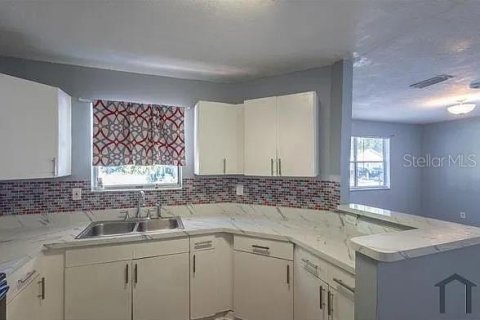 Villa ou maison à louer à Tampa, Floride: 3 chambres, 97.73 m2 № 2425427 - photo 8