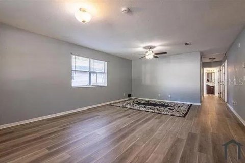 Villa ou maison à louer à Tampa, Floride: 3 chambres, 97.73 m2 № 2425427 - photo 3