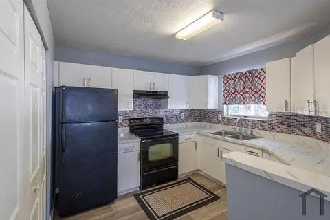 Villa ou maison à louer à Tampa, Floride: 3 chambres, 97.73 m2 № 2425427 - photo 7