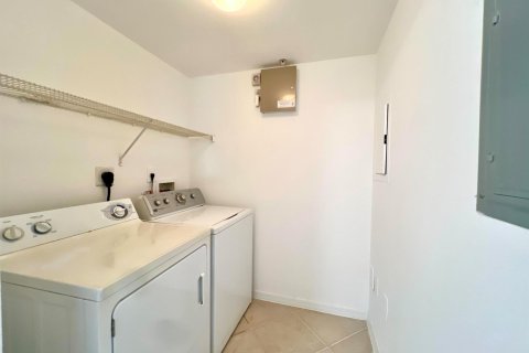Купить кондоминиум в Уэст-Палм-Бич, Флорида 3 комнаты, 128.3м2, № 2082817 - фото 10