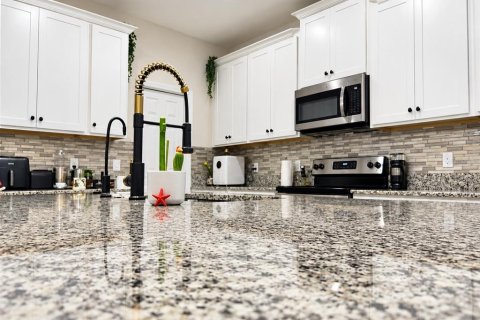 House in Zephyrhills, Florida 4 bedrooms, 242.1 sq.m. № 2393988 - photo 5