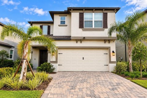 House in Zephyrhills, Florida 4 bedrooms, 242.1 sq.m. № 2393988 - photo 2