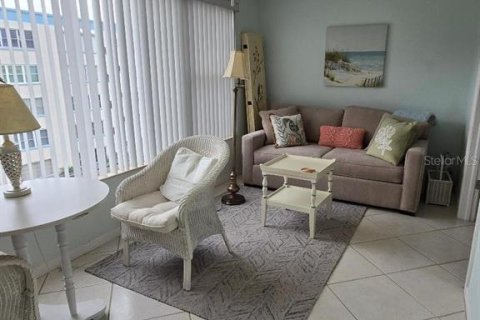 Condo in Gulfport, Florida, 2 bedrooms  № 1905913 - photo 14
