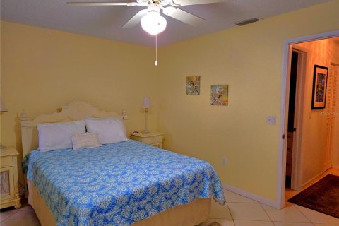 Condo in Gulfport, Florida, 2 bedrooms  № 1905913 - photo 24