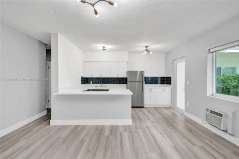 Appartement à louer à Bay Harbor Islands, Floride: 1 chambre, 1976.22 m2 № 1931730 - photo 7