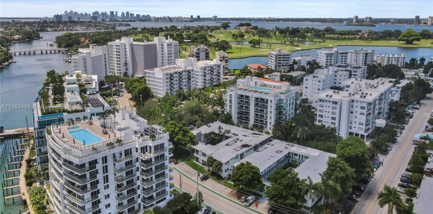 Appartement à Bay Harbor Islands, Floride 1 chambre, 1976.22 m2 № 1931730