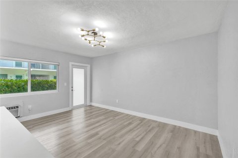 Appartement à louer à Bay Harbor Islands, Floride: 1 chambre, 1976.22 m2 № 1931730 - photo 10