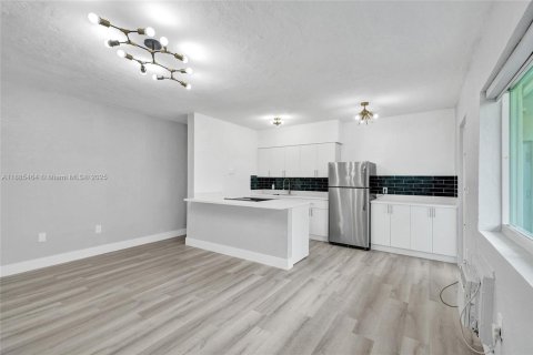 Appartement à louer à Bay Harbor Islands, Floride: 1 chambre, 1976.22 m2 № 1931730 - photo 6