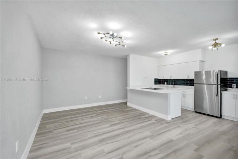 Appartement à louer à Bay Harbor Islands, Floride: 1 chambre, 1976.22 m2 № 1931730 - photo 5