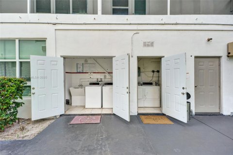 Appartement à louer à Bay Harbor Islands, Floride: 1 chambre, 1976.22 m2 № 1931730 - photo 17