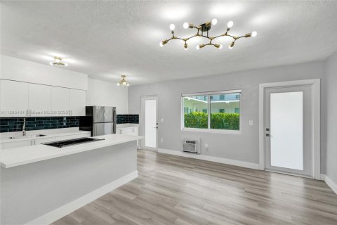 Appartement à louer à Bay Harbor Islands, Floride: 1 chambre, 1976.22 m2 № 1931730 - photo 11