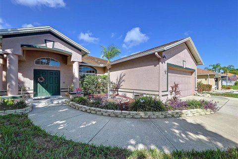 House in Lutz, Florida 3 bedrooms, 177.81 sq.m. № 1801338 - photo 3
