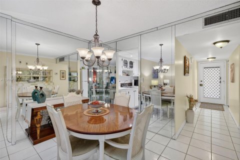Condominio en venta en Lauderdale Lakes, Florida, 2 dormitorios, 89.19 m2 № 2090256 - foto 10