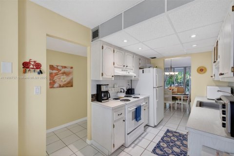 Condominio en venta en Lauderdale Lakes, Florida, 2 dormitorios, 89.19 m2 № 2090256 - foto 11