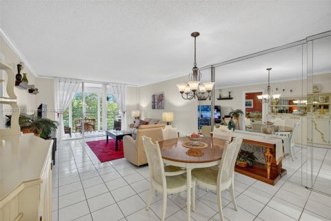 Condo in Lauderdale Lakes, Florida, 2 bedrooms № 2090256