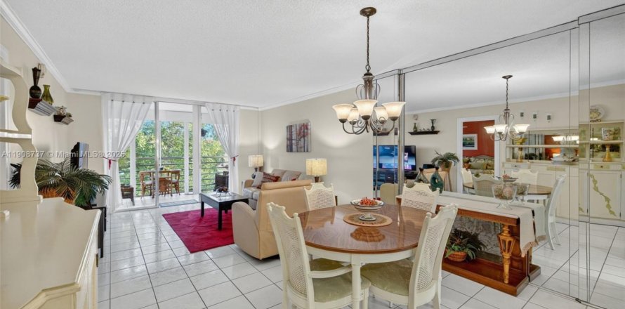 Condominio en Lauderdale Lakes, Florida, 2 dormitorios  № 2090256
