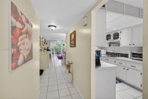 Condominio en venta en Lauderdale Lakes, Florida, 2 dormitorios, 89.19 m2 № 2090256 - foto 18