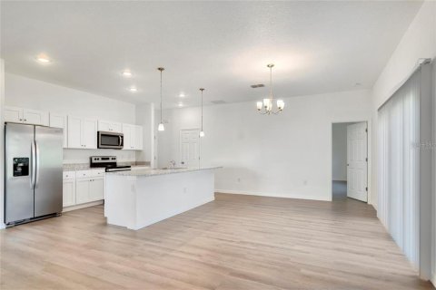 Villa ou maison à vendre à Palm Bay, Floride: 4 chambres, 155.89 m2 № 2424025 - photo 4