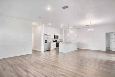 Villa ou maison à vendre à Palm Bay, Floride: 4 chambres, 155.89 m2 № 2424025 - photo 5