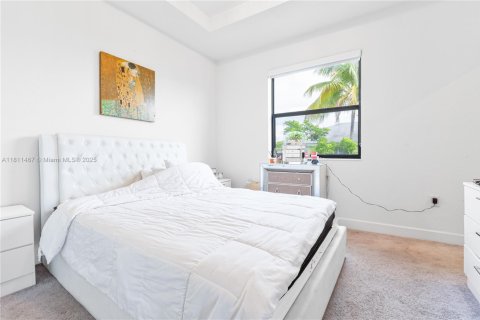 Adosado en venta en Miami, Florida, 3 dormitorios, 122.63 m2 № 1752009 - foto 5