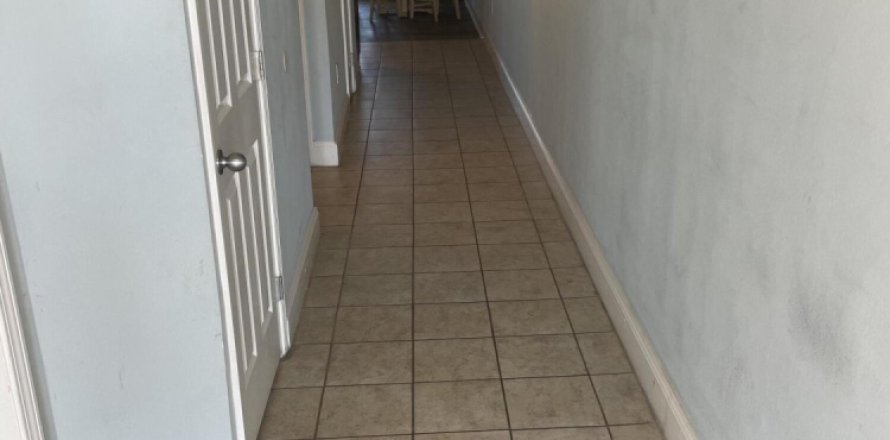 Condo in Panama City Beach, Florida, 1 bedroom  № 559122