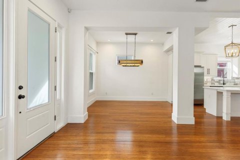 Casa en alquiler en Tampa, Florida, 3 dormitorios, 175.86 m2 № 2228063 - foto 4