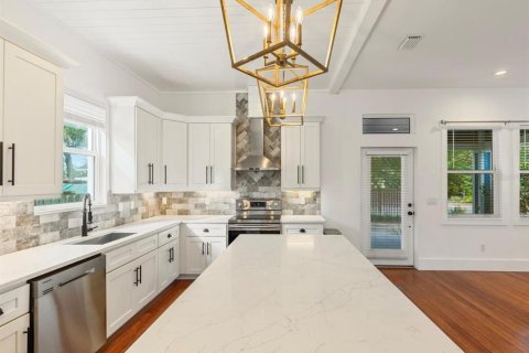 Casa en alquiler en Tampa, Florida, 3 dormitorios, 175.86 m2 № 2228063 - foto 6