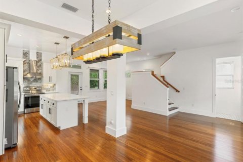 Casa en alquiler en Tampa, Florida, 3 dormitorios, 175.86 m2 № 2228063 - foto 3
