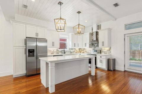 Casa en alquiler en Tampa, Florida, 3 dormitorios, 175.86 m2 № 2228063 - foto 7