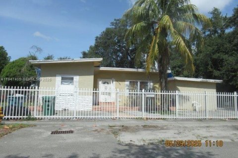 Casa en Miami, Florida 3 dormitorios, 87.05 m2 № 2003540