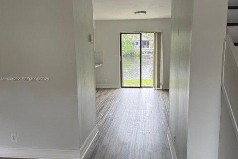 Townhouse in Plantation, Florida 3 bedrooms, 139.35 sq.m. № 2001939 - photo 2