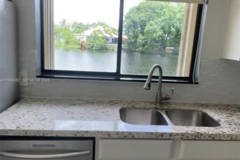 Townhouse in Plantation, Florida 3 bedrooms, 139.35 sq.m. № 2001939 - photo 8