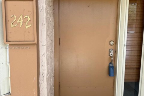 Townhouse in Plantation, Florida 3 bedrooms, 139.35 sq.m. № 2001939 - photo 26