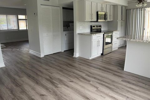 Townhouse in Plantation, Florida 3 bedrooms, 139.35 sq.m. № 2001939