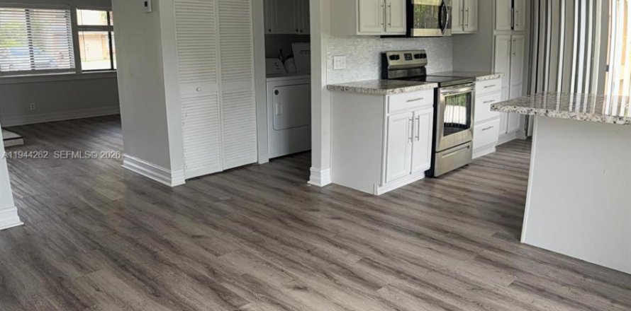 Townhouse in Plantation, Florida 3 bedrooms, 139.35 sq.m. № 2001939