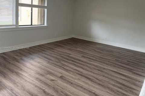 Townhouse in Plantation, Florida 3 bedrooms, 139.35 sq.m. № 2001939 - photo 4